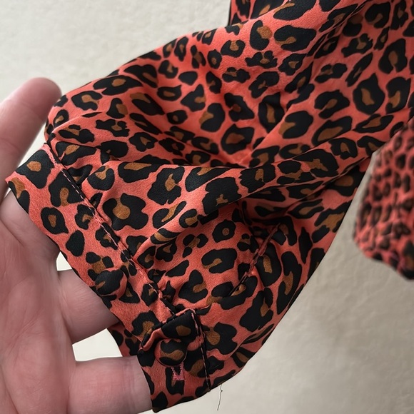 Women’s J Peterman Blouse Shirt Top Silk Feel Animal Print Pink Brown Black Sz8 - Picture 3 of 5